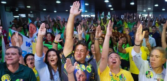 Efraim Filho e Walber Virgolino reúnem multidão em lançamento de campanha em João Pessoa
