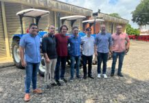 Veneziano entrega equipamentos agrícolas a cidades do Brejo, Cariri e Sertão, junto com o deputado Fábio Ramalho