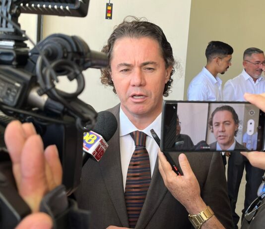 Veneziano lamenta Estado não enviar documentos para receber R$ 1,2 milhão de sua emenda, para construir restaurante popular em Campina Grande