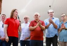 Ao lado de Cícero e Leo Bezerra, Veneziano prestigia os 43 anos do bairro de Mangabeira, em João Pessoa