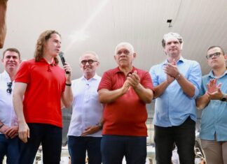 Ao lado de Cícero e Leo Bezerra, Veneziano prestigia os 43 anos do bairro de Mangabeira, em João Pessoa