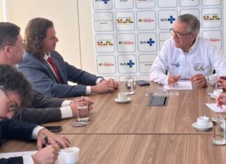 Veneziano agradece ao Ministro Padilha a destinação de três carretas da saúde para Guarabira, Sumé e Queimadas