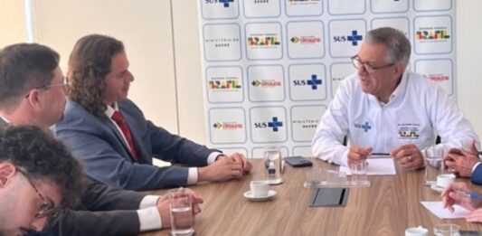Veneziano agradece ao Ministro Padilha a destinação de três carretas da saúde para Guarabira, Sumé e Queimadas