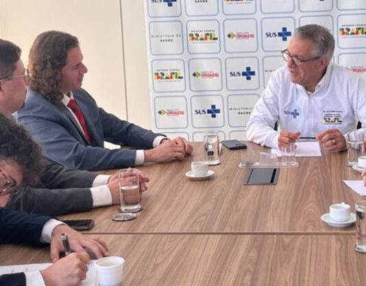 Veneziano agradece ao Ministro Padilha a destinação de três carretas da saúde para Guarabira, Sumé e Queimadas